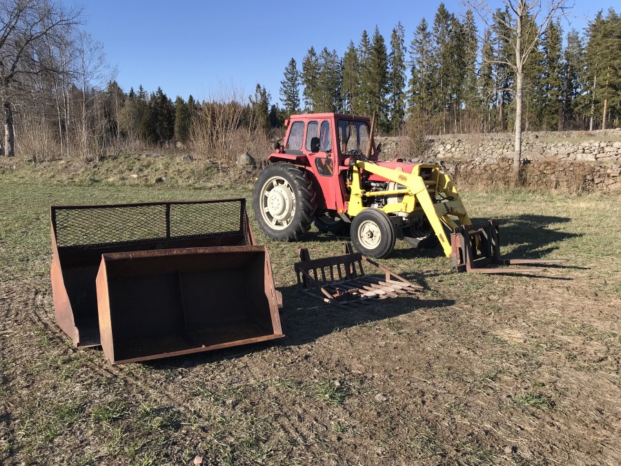 Traktor MF 165 med lastare + redskap