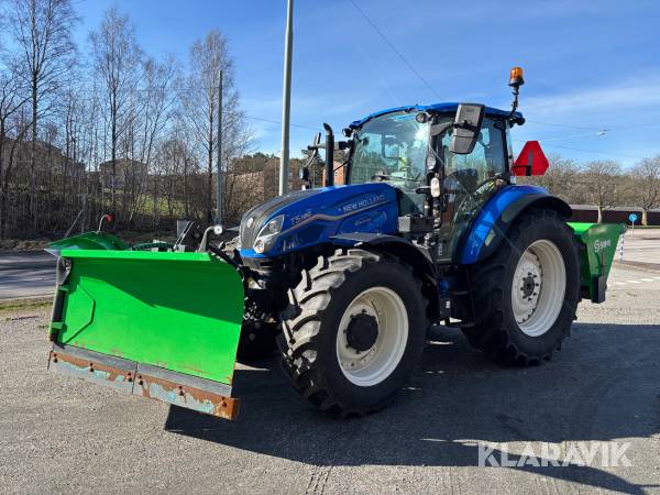 Traktor New Holland T5.100 207h med vikplog och sandspridare