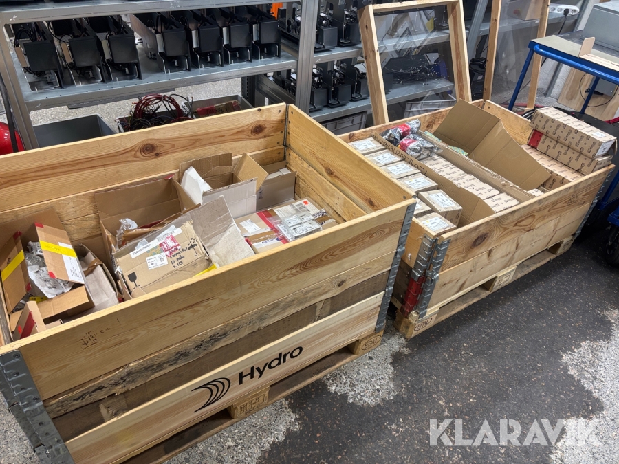 Två pallar med säkringar,relän, hållare Phoenix  CBi Rital