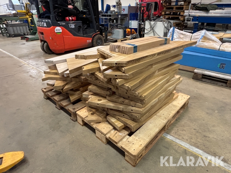 Diverse ek material/trappsteg