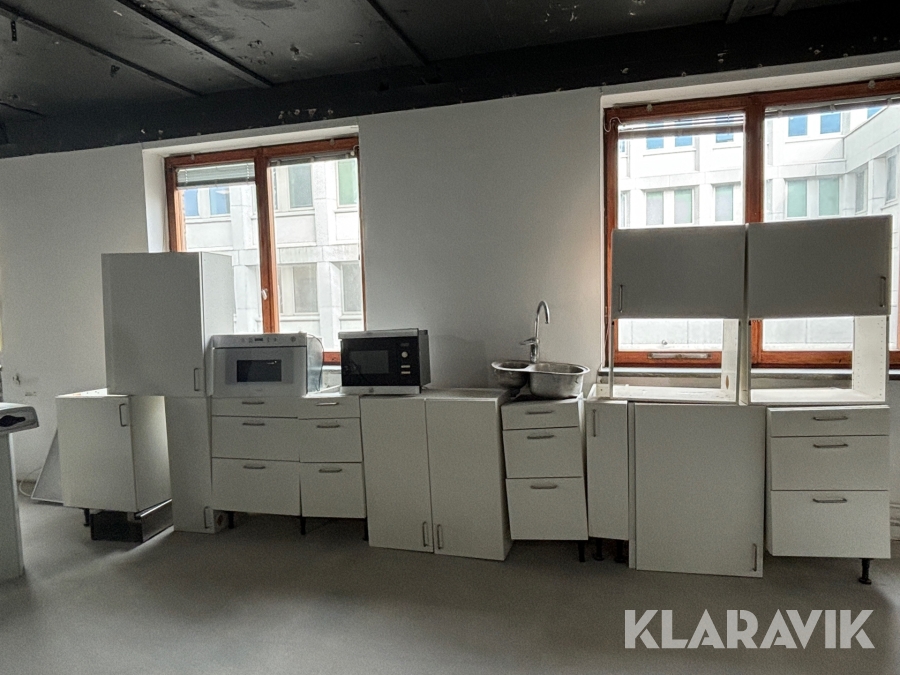 Köksskåp, micro, kylskåp och frys, diskmaskiner