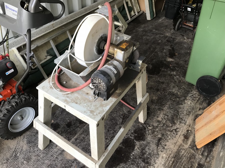 Slipmaskin för knivar