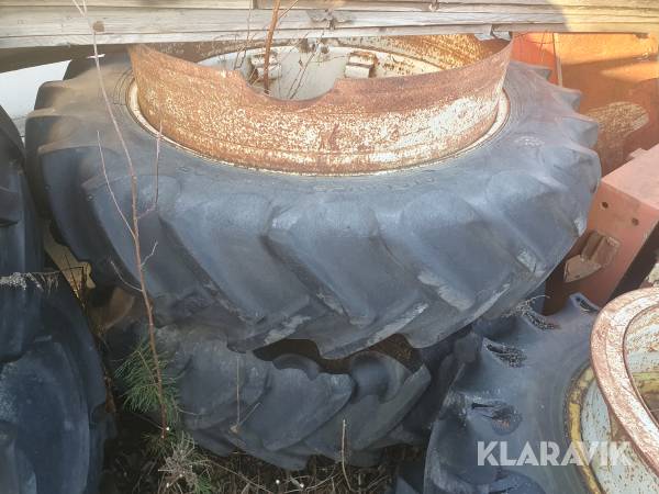 Dubbelmontage till traktor Gislaved 13.6/12-38