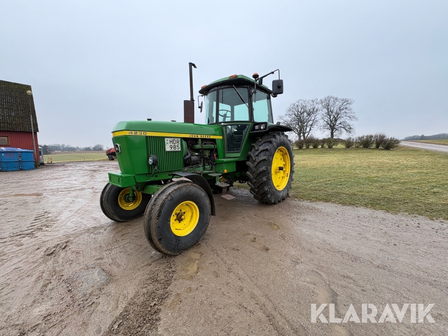 Traktor John Deere 4230