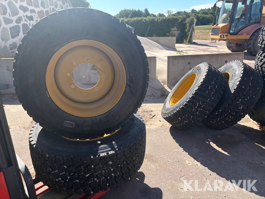Däck med fälg  CAT 906 Bridgestone 385/55R22.5