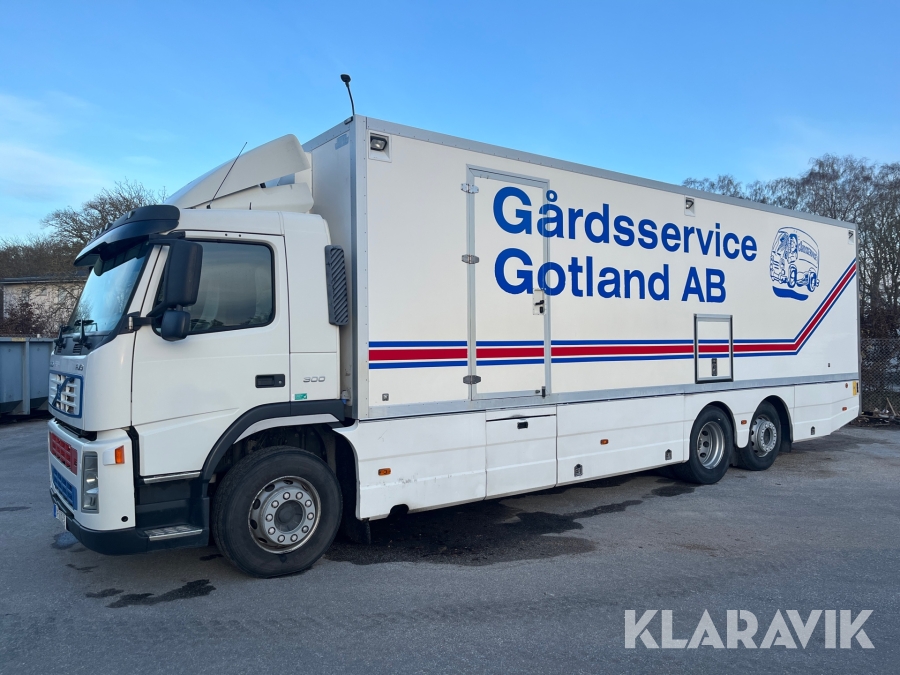 Lastbil med skåp Volvo FM9 300 6x2 butiksinredning & bakgavellyft