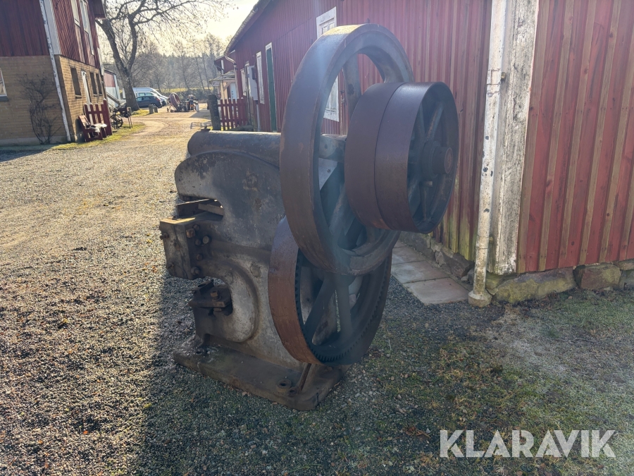 Klipp- och stansmaskin