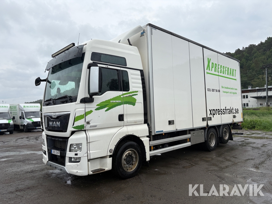 Lastbil MAN TGX 26.560 med öppningsbara sidor