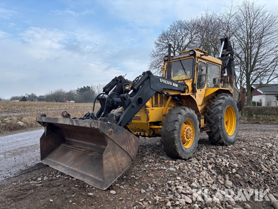 Traktorgrävare Volvo BM 646 - Med 5 st redskap