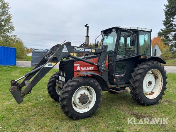 Traktor Valmet 665 med lastare