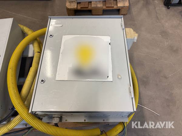 Utanpåliggande fasadskåp Garo 25A