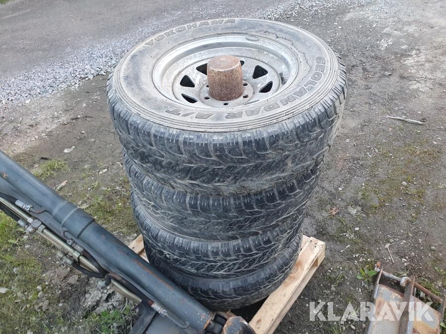 Däck med fälg 4 st Yokohama 245/70R16