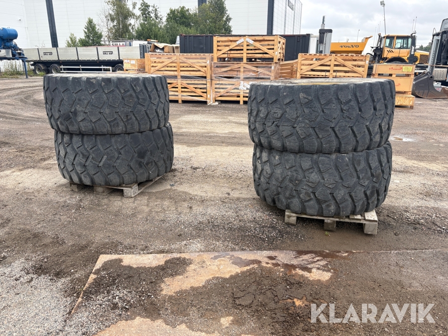 Däck på fälg Volvo L60 fyra styck