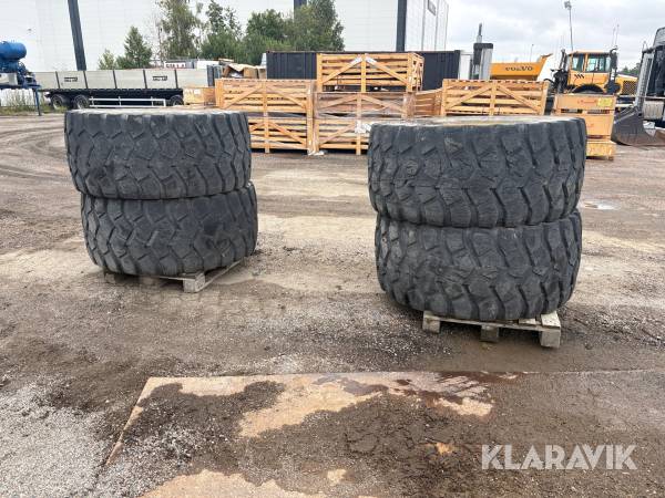 Däck på fälg Volvo L60 fyra styck