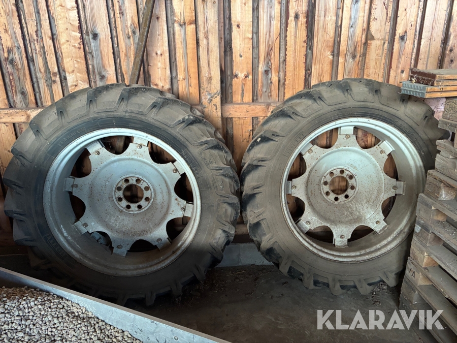 Lantbruksdäck på fälg Pirelli 13.6R36 2st