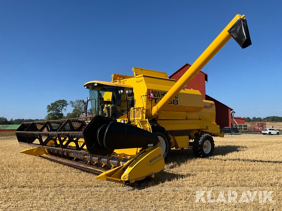 Skördetröska New Holland TX68 24fot