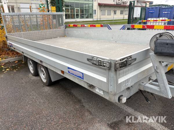 Maskinsläp Variant A/S med vinsch och tipp