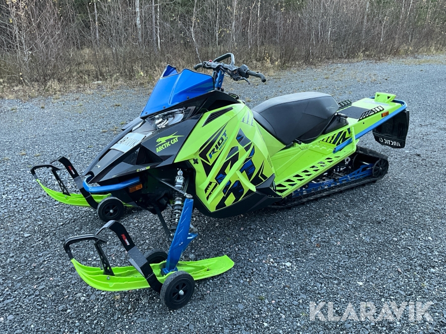 Snöskoter Arctic Cat Riot 8000