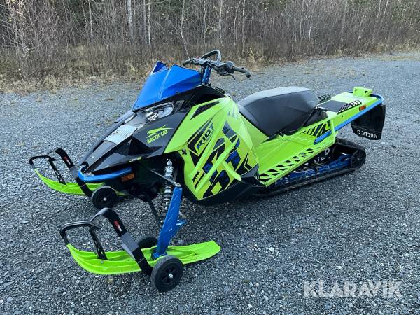 Snöskoter Arctic Cat Riot 8000