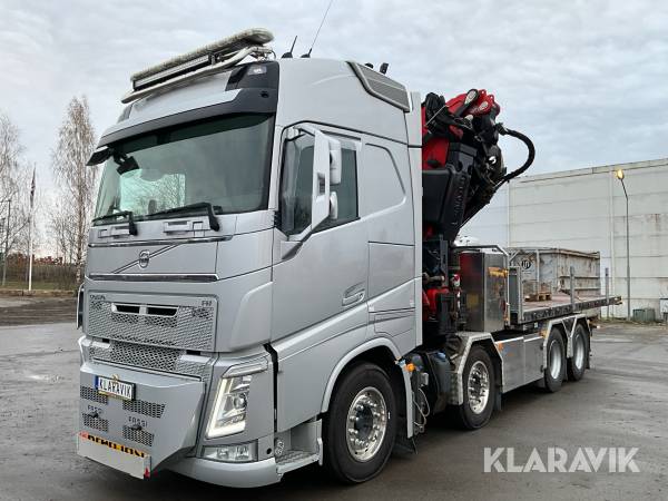 Kranbil Volvo FH med vändskiva och flak
