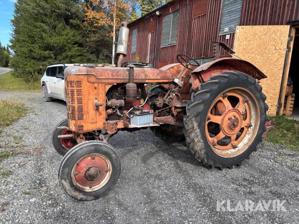 Veterantraktor International Farmall DF