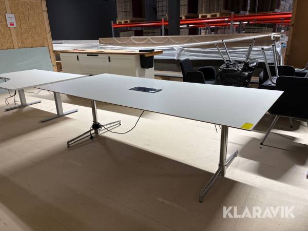 Konferensbord / stolar / höj o sänkbara skrivbord