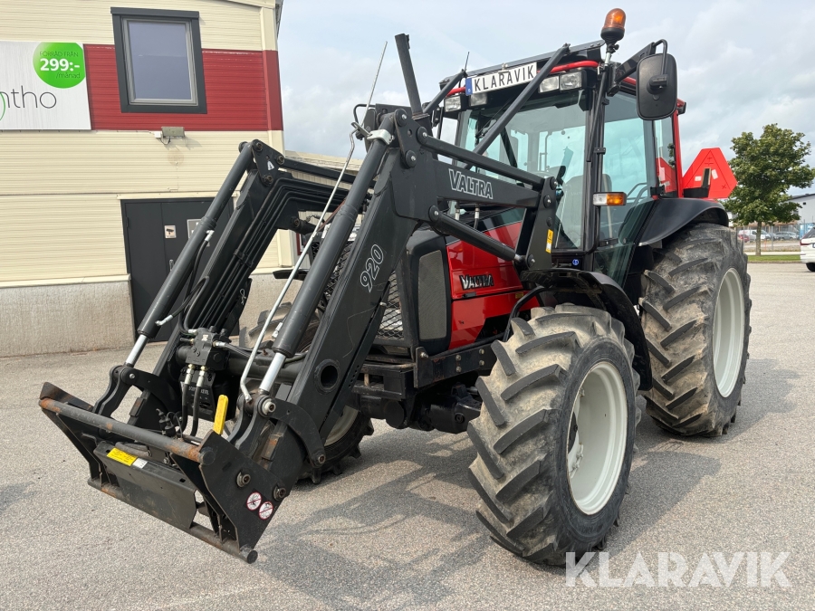 Traktor Valtra A75-4 skogsutrustad