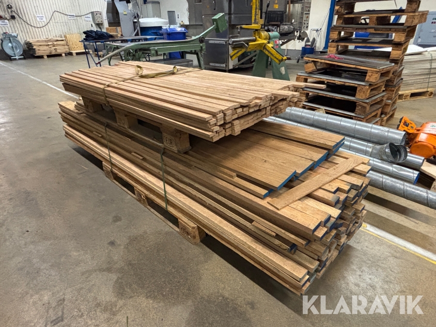 Parti med ekmaterial blandat vit ek/röd ek