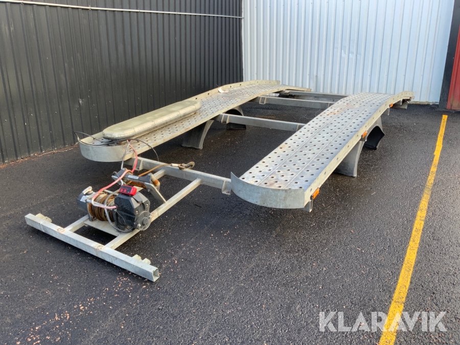 Demonterad biltransport med vinsch