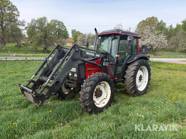 Traktor Valtra Valmet 900-4 med lastare