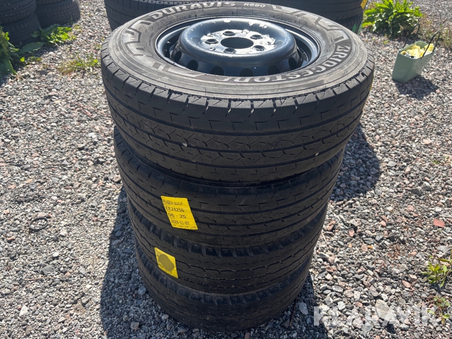 Däck på fälg Bridgestone 225/70-15C 4st