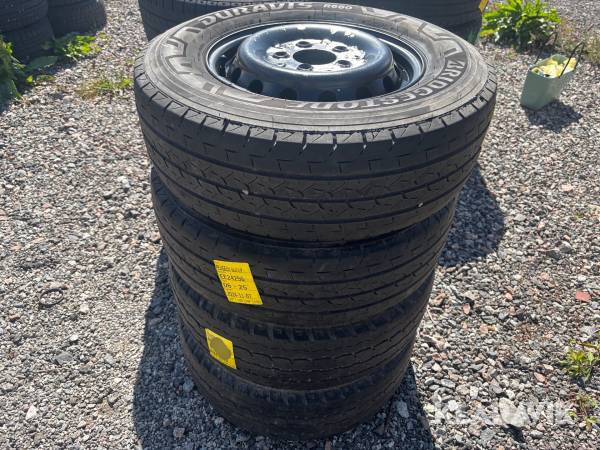 Däck på fälg Bridgestone 225/70-15C 4st