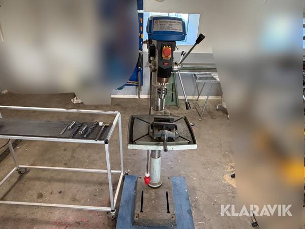 Pelarborrmaskin Daymaster med skruvstycke och rullstöd