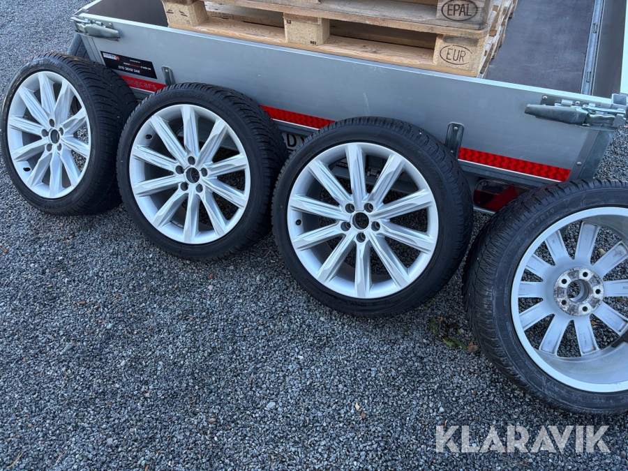 Däck på fälg 235/45R19 4 st
