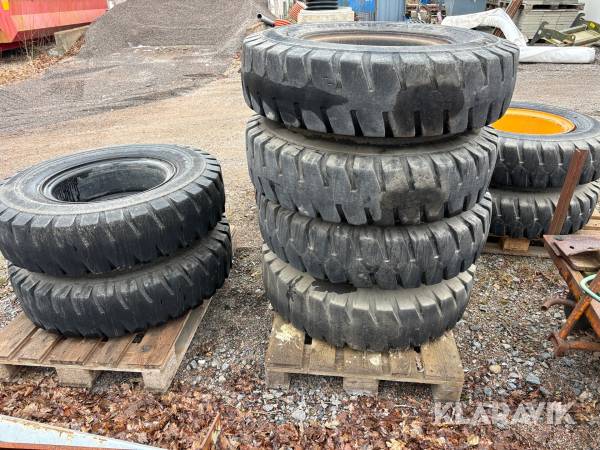 Entreprenaddäck på fälg 4 st Nokian 10.00-20