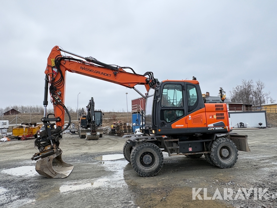 Grävmaskin Doosan DX165W-5 med vagn och redskap 