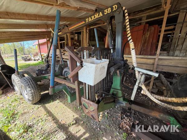 Skogsvagn med kran Farma 38 D