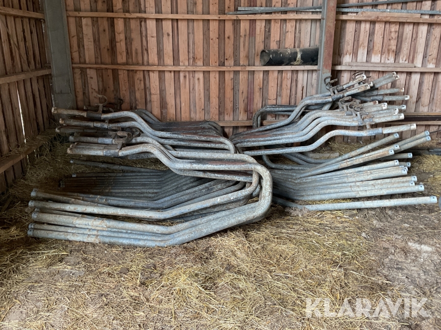 Parti med 34st båsavskiljare