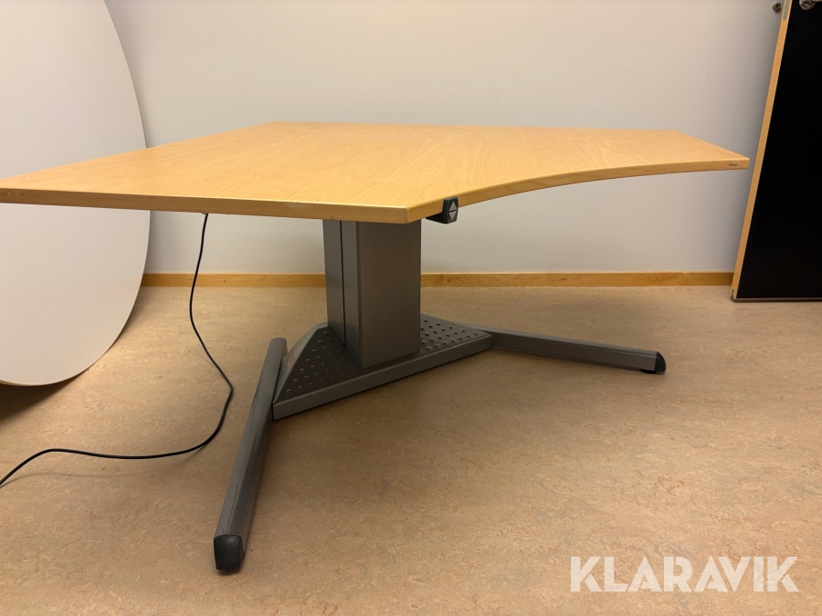 Höj & sänkbart hörnskrivbord Kinnarps E1266