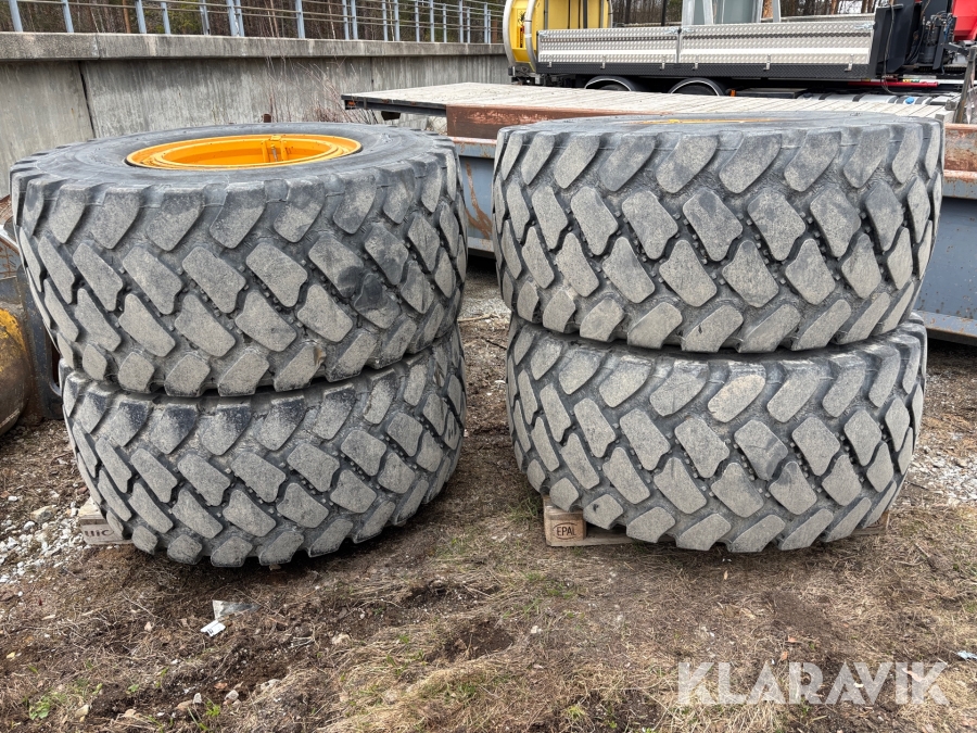 Däck på fälg till L60 Bridgestone V-Steel,  650/65R35 4st