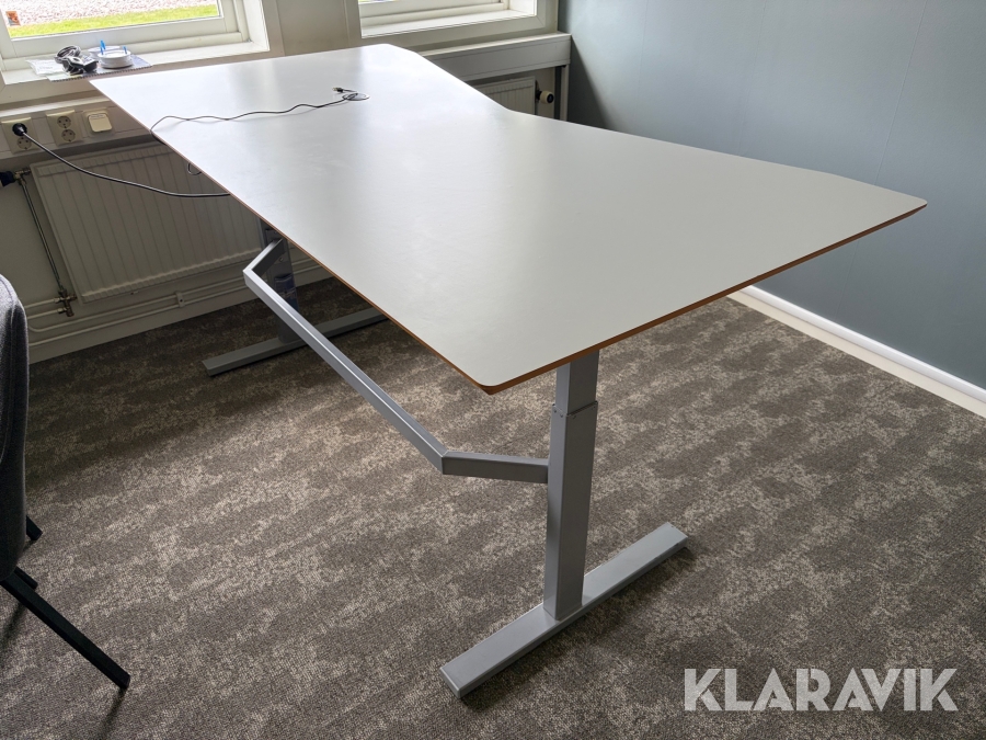 Skrivbord Edsbyn 2 x 1 m Elektriskt höj och sänkbart