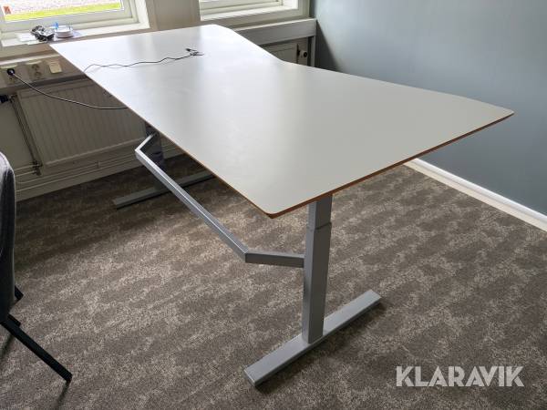 Skrivbord Edsbyn 2 x 1 m Elektriskt höj och sänkbart