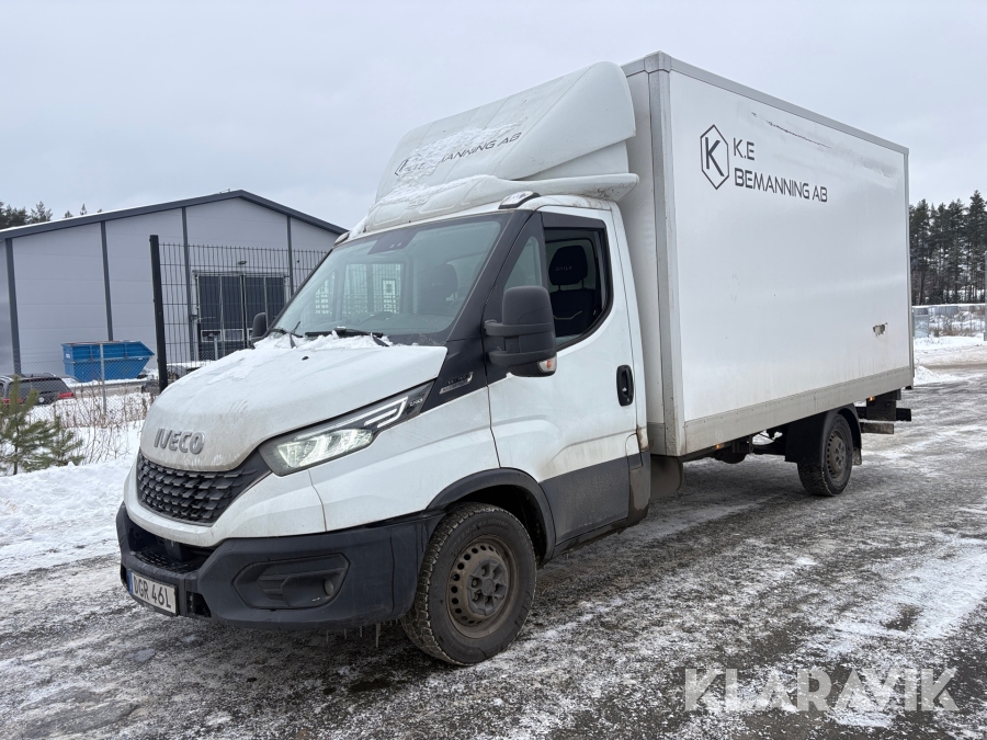 Skåpbil Iveco Daily med bakgavellyft