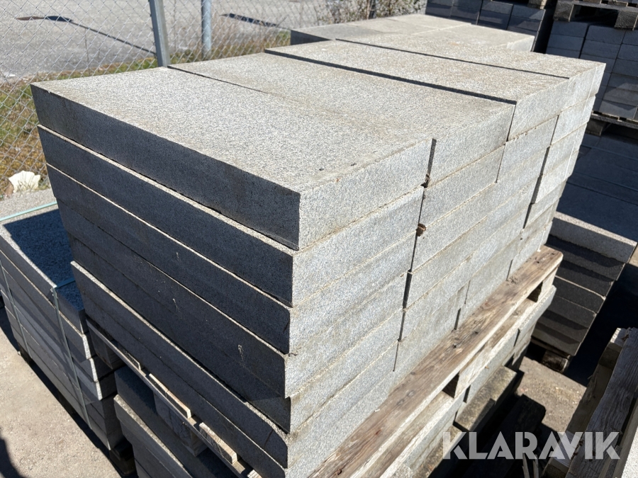 Parti granitplattor 710x295x80mm - ca 16 m²