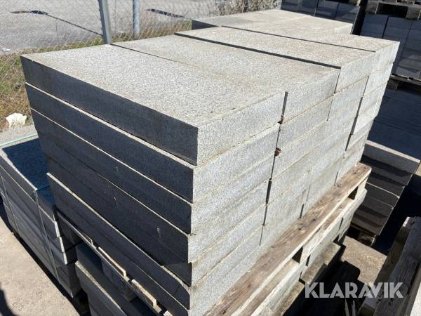 Parti granitplattor 710x295x80mm - ca 16 m²