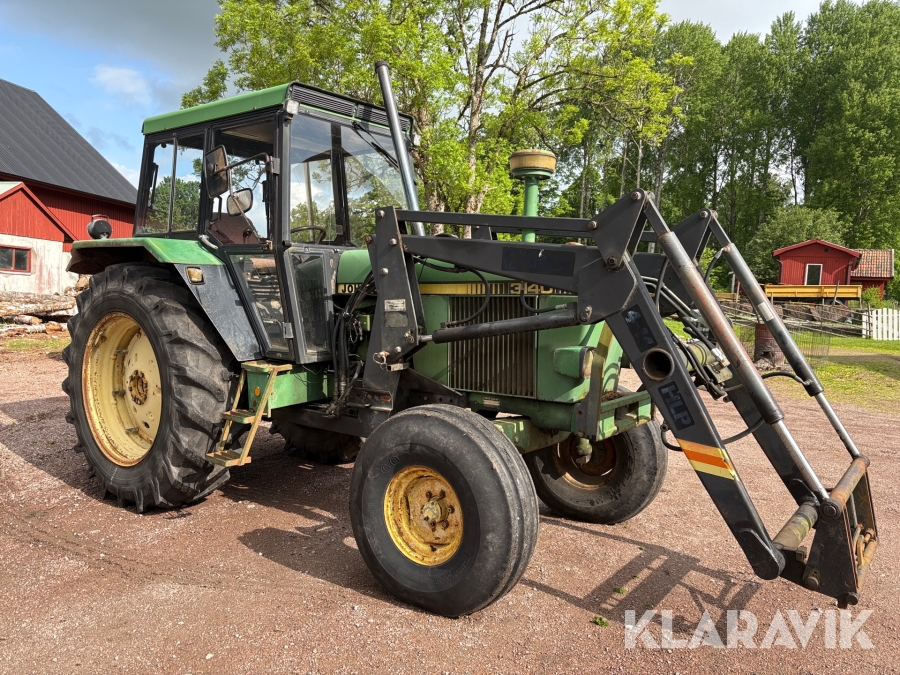 Traktor John Deere 3140