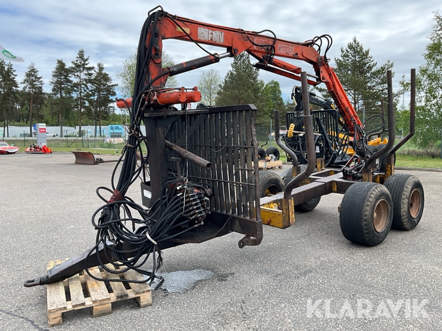 Skogsvagn Moheda med kran FMV 2300