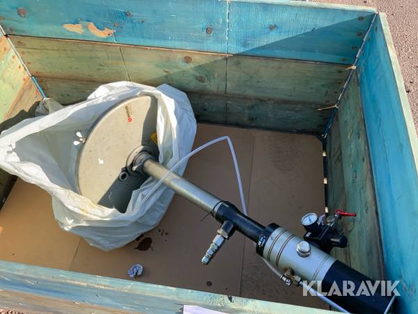 Fettpump med materialställ