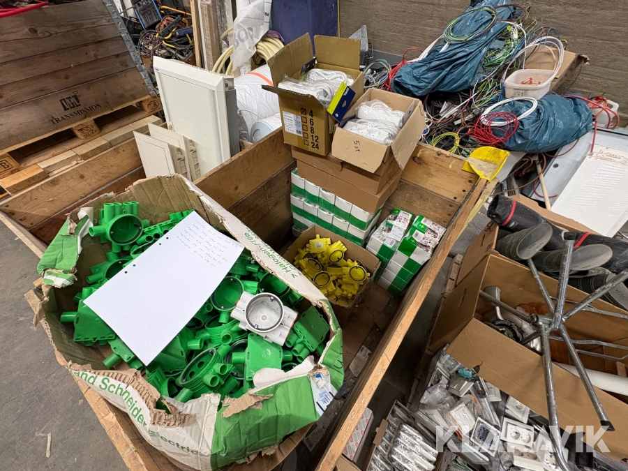 Parti med kopplingsdosor, kabel, skruvclips Schneider Electric