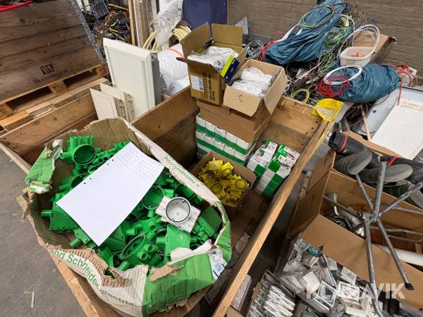 Parti med kopplingsdosor, kabel, skruvclips Schneider Electric